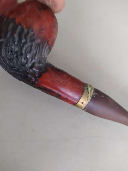 COLLECTIBLE pipes on stand